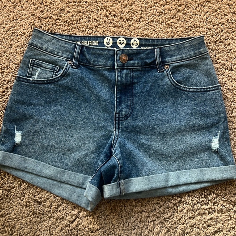 Junior girls jean shorts. Size 1. Waist 25. Distressed. Stretchy